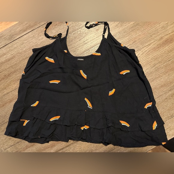 Women's Volcom OBX Netflix Outer Banks Cropped Tank - M (8) - Picture 6 of 8